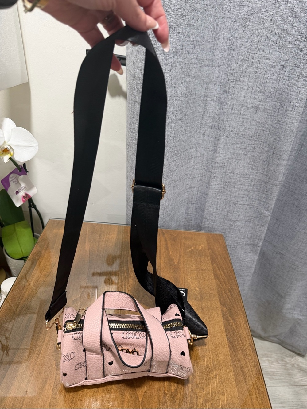 🔥🔥 XOXO Blush Pink Mini Barrel Crossbody Bag! 🔥🔥 - Picture 2 of 5